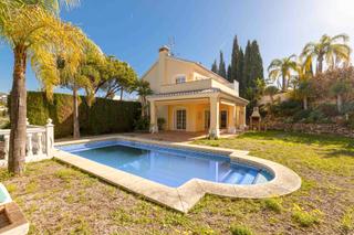 Casa  Avenida de españa. Villa en calahonda, mijas costa