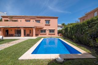 House in La Carolina - Guadalpín. Villa en casablanca, milla de oro