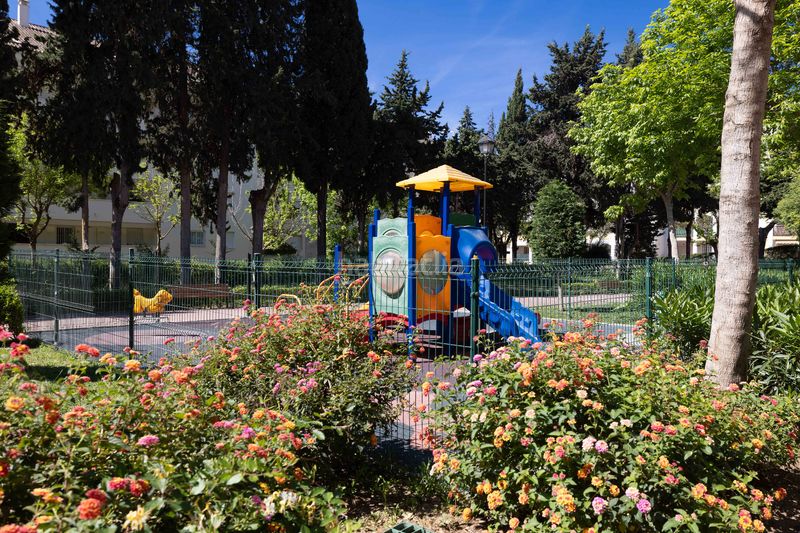 Foto d70dd211-c518-4fef-b30d-c69311f4673a. Pis amb calefacció aparcament piscina a La Carolina - Guadalpín Marbella
