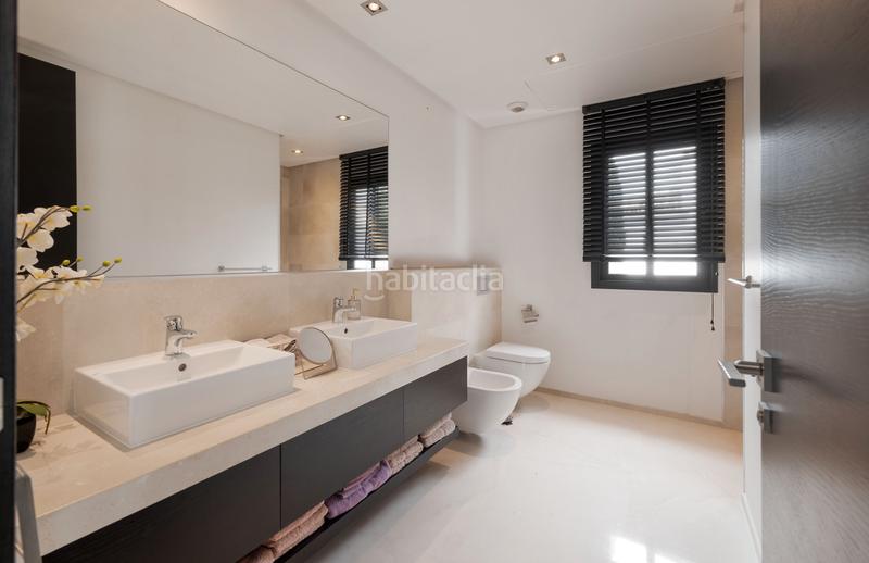 Foto 220d866f-471b-48e2-a149-693a69cd8802. Xalet amb calefacció aparcament piscina a lomas de Marbella club Marbella