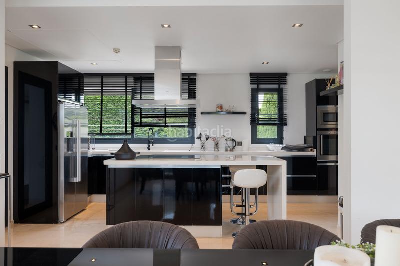 Foto 28a8ea06-3681-45c5-a20e-bb6025991ad4. Xalet amb calefacció aparcament piscina a lomas de Marbella club Marbella