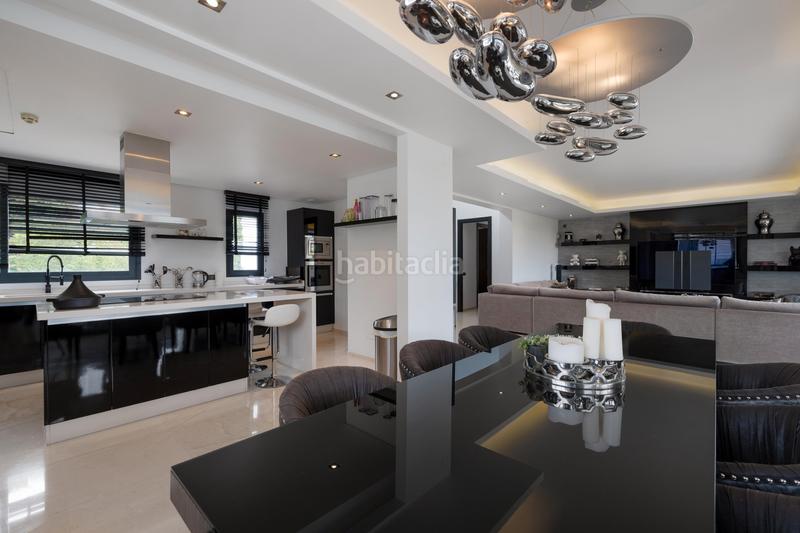 Foto 33e4263b-2286-4354-b4b6-af22a4f27e8d. Xalet amb calefacció aparcament piscina a lomas de Marbella club Marbella