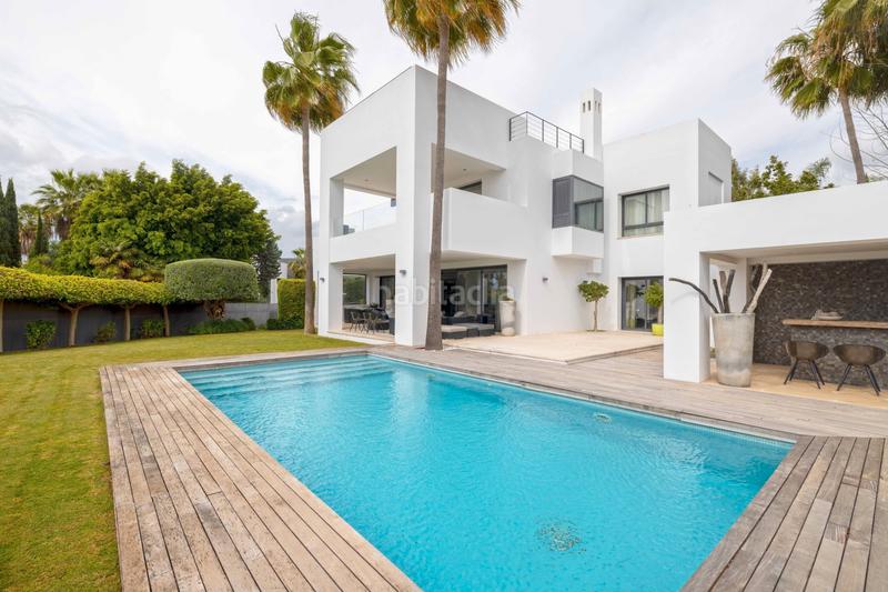 Foto 47d2c701-a9f0-47e7-bbf5-4fc9bc23c75d. Xalet amb calefacció aparcament piscina a lomas de Marbella club Marbella