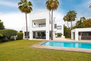 Chalet à Lomas de Marbella Club. Villa en altos de puente romano, marbella