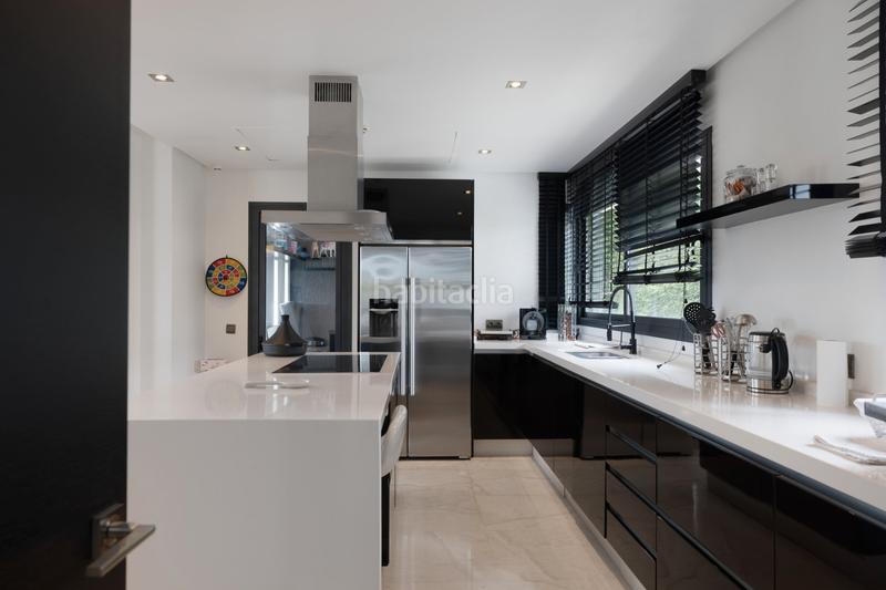 Foto 8aad694a-8ce6-44b4-9051-a9e13e5edd37. Xalet amb calefacció aparcament piscina a lomas de Marbella club Marbella