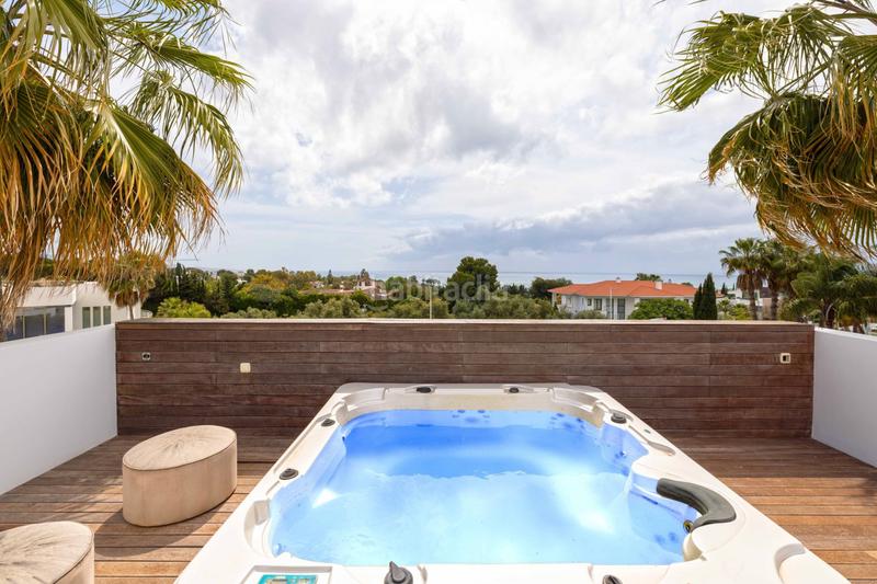 Foto b7f90baa-2833-487a-bb73-669d3f557c89. Xalet amb calefacció aparcament piscina a lomas de Marbella club Marbella