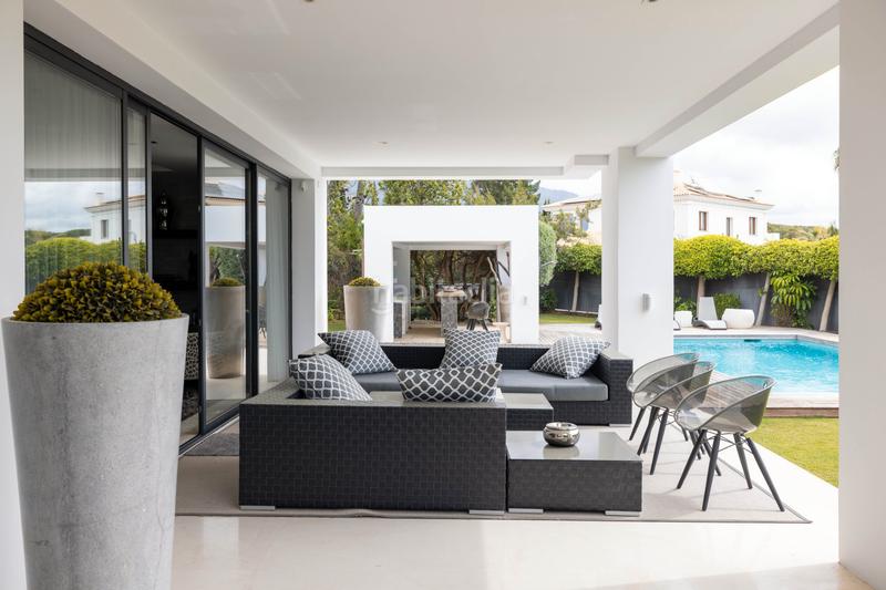 Foto e12abe7f-7e51-44a2-8fd8-c45f7f213777. Xalet amb calefacció aparcament piscina a lomas de Marbella club Marbella