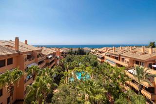 Penthouse in La Carolina - Guadalpín. Ático-dúplex en milla de oro, marbella