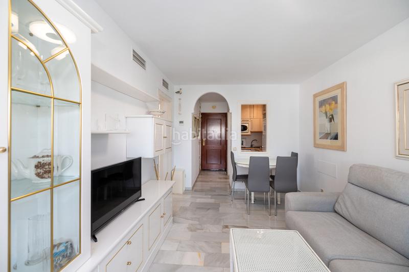 Foto be327fb2-8430-4a73-af36-d6ff514315ef. Piso apartamento con vistas en segunda línea de playa en Marbella