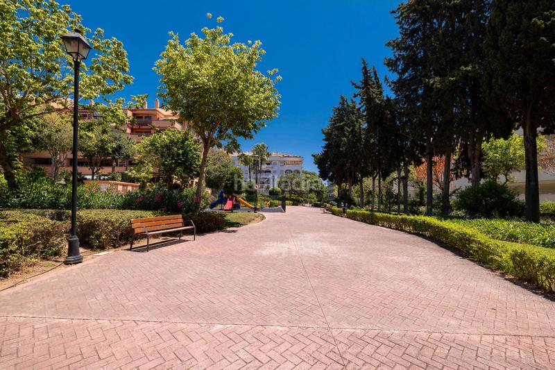 Foto e27ddd0a-b1d9-4fea-b98e-6b52d32c3972. Piccolo appartamento con parcheggio piscina in La Carolina - Guadalpín Marbella