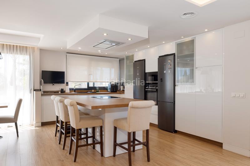 Foto dcc5bd11-d6a3-412f-9970-b4962a377893. Chalet avec chauffage parking piscine dans Valdeolletas - Las Cancelas - Xarblanca Marbella