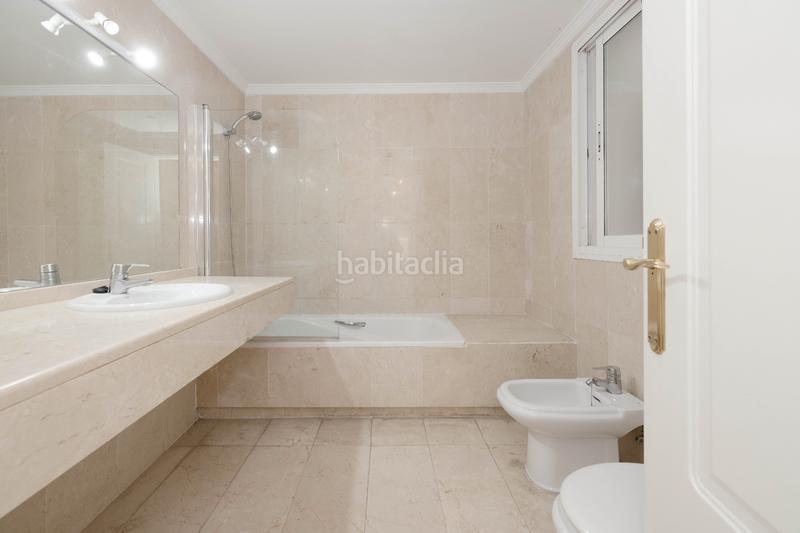 Foto 6e547f7e-ecbe-47f6-9ebd-b29d38abca0e. Appartement avec parking piscine dans La Carolina - Guadalpín Marbella