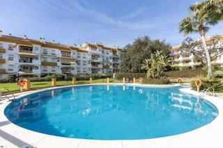 Pis a La Carolina - Guadalpín. Apartamento con jardin en milla de oro, marbella