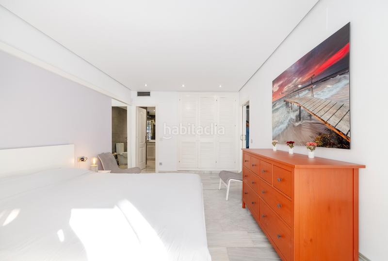 Foto 21d4eea0-540c-4ca2-b0f0-b93dd1b902d8. Appartement avec cheminée chauffage piscine dans Real de Zaragoza Marbella