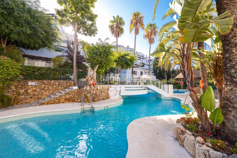 Foto 863d8b70-ce69-4b91-9101-131e01fb5e76. Appartement avec cheminée chauffage piscine dans Real de Zaragoza Marbella