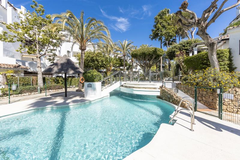 Foto e0f9684e-e0ed-460b-ba45-b9542af79d7d. Appartement avec cheminée chauffage piscine dans Real de Zaragoza Marbella