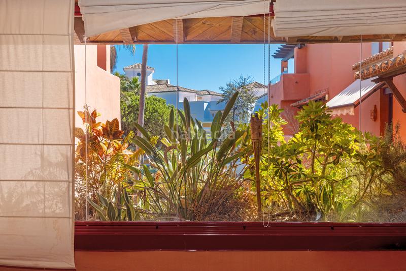 Foto 2a1bb537-bb6d-4e2d-a850-9545b61f7454. Piso apartamento en elviria playa en Romana Playa Marbella