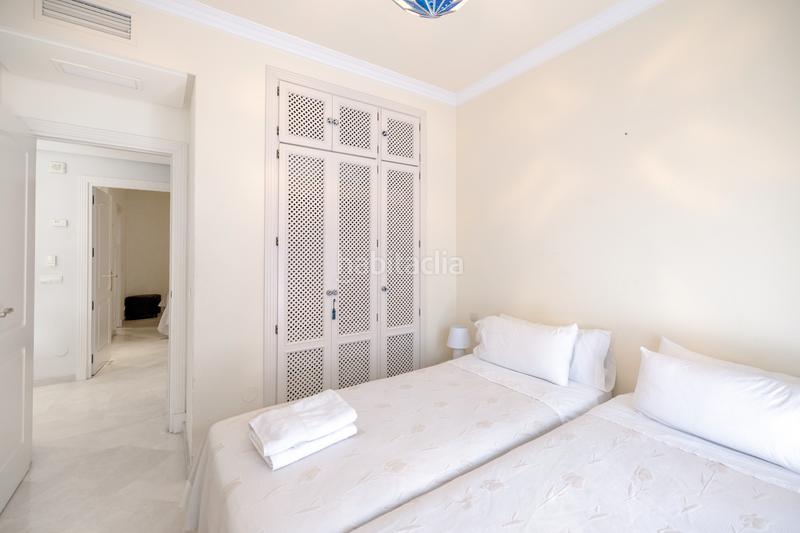 Foto bf3eacb8-429c-42b0-8ad9-faabe639b05a. Piso apartamento en elviria playa en Romana Playa Marbella