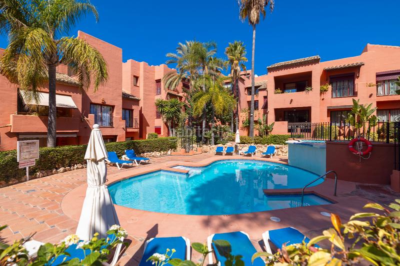 Foto c82cab7a-869e-47de-aef2-a81d4919f280. Piso apartamento en elviria playa en Romana Playa Marbella