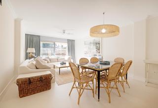 Pis  Conjunto white pearl beach. Apartamento en elviria, 2ª línea de playa