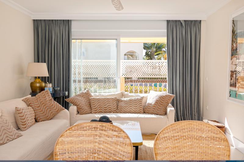 Foto 75cb709a-7ddf-421f-9db4-9efe51969852. Pis amb calefacció aparcament piscina a Romana Playa Marbella