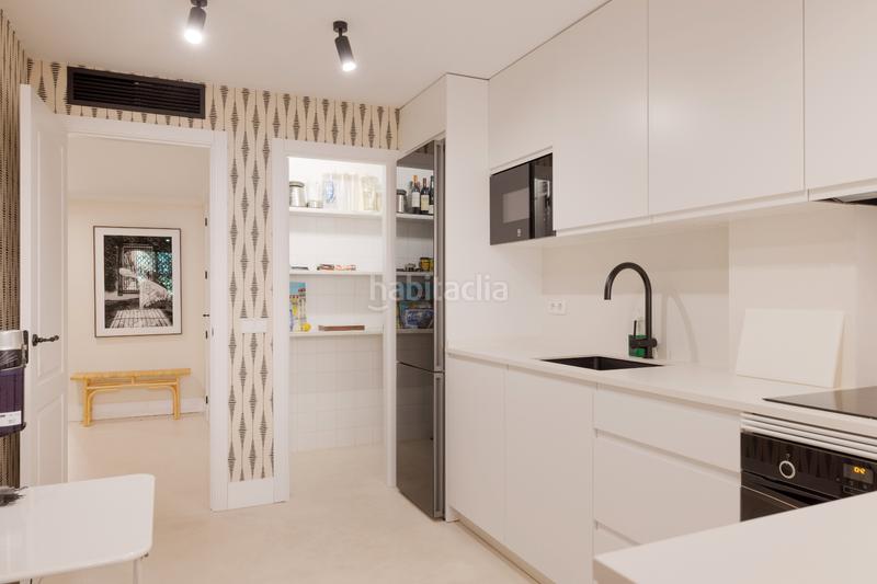 Foto d8f54794-d983-408c-b372-51530550b408. Pis amb calefacció aparcament piscina a Romana Playa Marbella