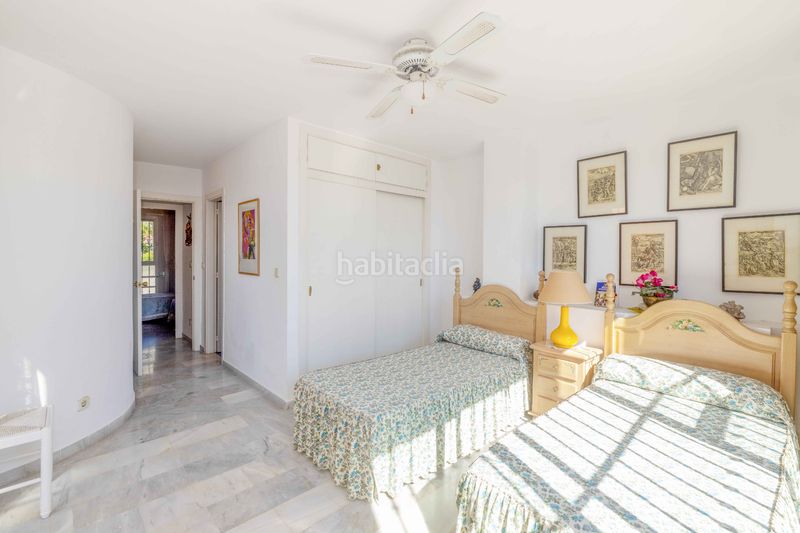 Foto 2786aa15-cd86-494a-b038-8a0d9ba6e23b. Dúplex amb xemeneia aparcament piscina a Valdeolletas - Las Cancelas - Xarblanca Marbella