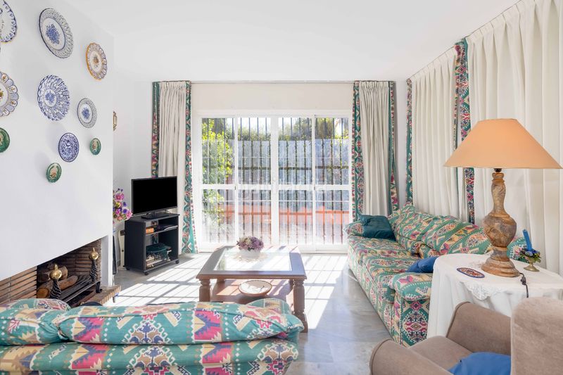 Foto 498ca47f-5d40-48af-81eb-c5d5d4a0ff28. Dúplex amb xemeneia aparcament piscina a Valdeolletas - Las Cancelas - Xarblanca Marbella