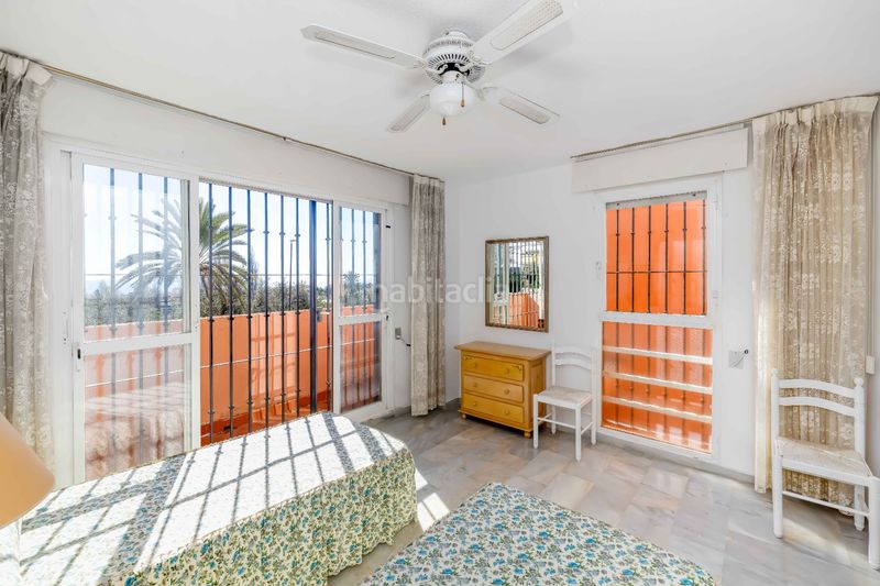 Foto 4b3ca895-a49f-491a-9530-a29b52d22056. Dúplex amb xemeneia aparcament piscina a Valdeolletas - Las Cancelas - Xarblanca Marbella