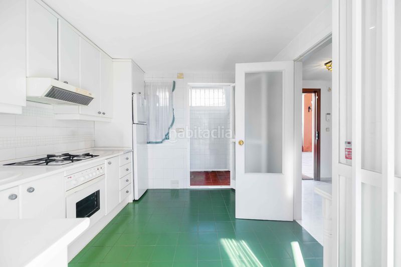 Foto bb5f6f77-9684-4424-8970-de1f65a01676. Dúplex amb xemeneia aparcament piscina a Valdeolletas - Las Cancelas - Xarblanca Marbella