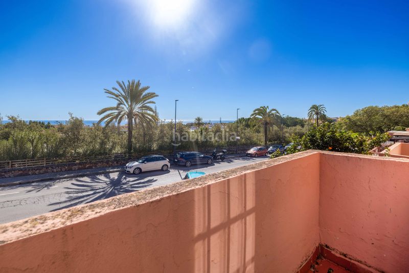 Foto c21feccf-299f-4dae-a45e-7650dae3e04a. Dúplex amb xemeneia aparcament piscina a Valdeolletas - Las Cancelas - Xarblanca Marbella