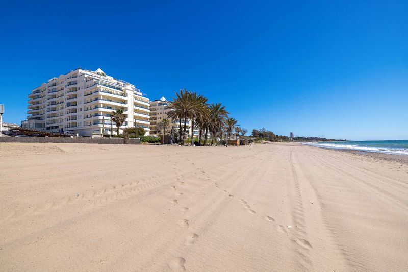 Foto 9fc07dad-0134-4411-b0cd-c2ba25ac96a5. Pis amb calefacció piscina a Playa Bajadilla - Puertos Marbella