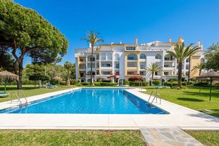 Piso  Calle de la playa. Amplio piso en puerto cabopino