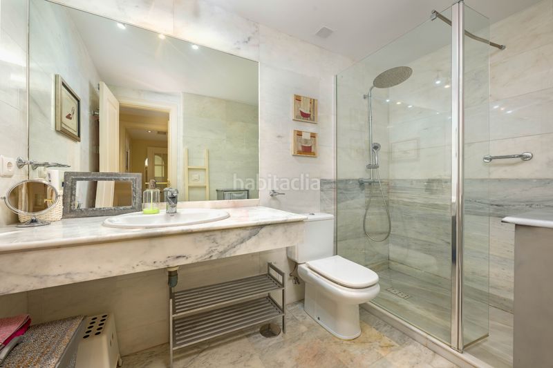 Foto aee6c39b-5423-4bb1-ab53-1407e801f590. Planta baixa amb calefacció aparcament piscina a Marbella