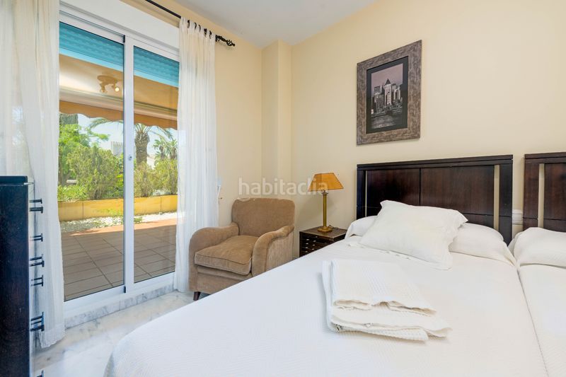 Foto f18d8d5c-9769-45cd-aaa6-3cc2d1790aa2. Planta baixa amb calefacció aparcament piscina a Marbella