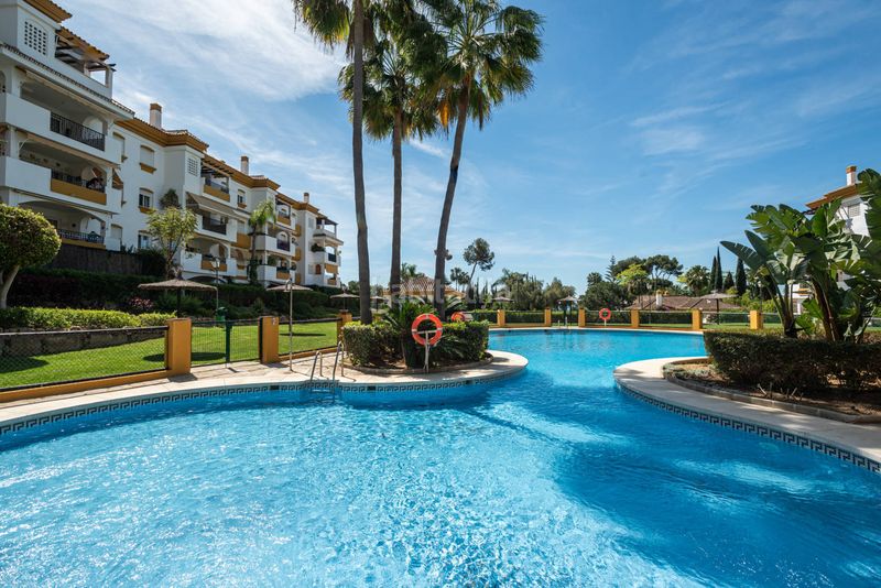 Foto 6cb4ba47-6eb2-4451-95e3-441a7a8b6ccf. Àtic amb calefacció aparcament piscina a La Carolina - Guadalpín Marbella