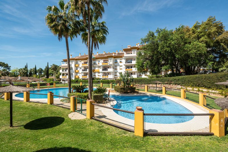 Foto ba1ab576-22e0-4a67-9e27-e9a6c8fe0879. Àtic amb calefacció aparcament piscina a La Carolina - Guadalpín Marbella