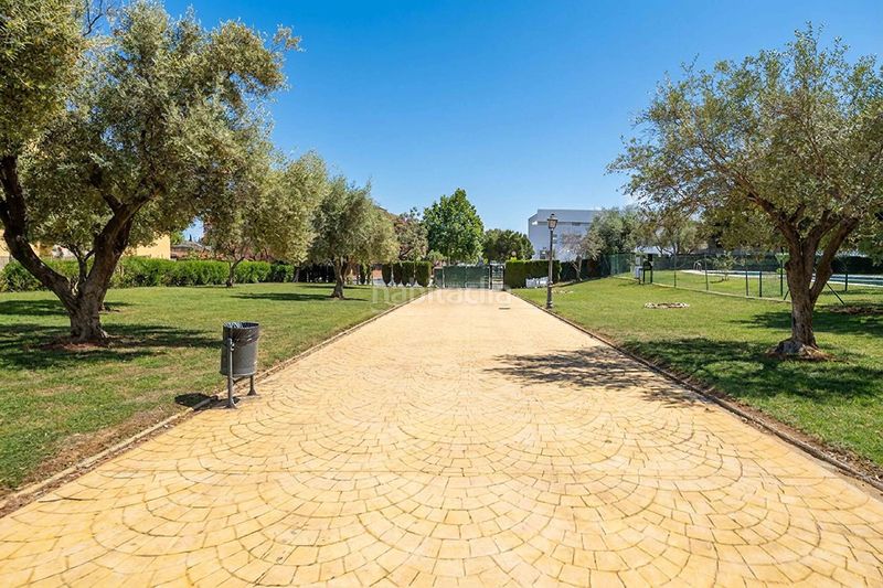 Foto 17ac4e34-60cc-4cb9-b5a8-709da6dd55ec. Casa adossada amb xemeneia calefacció aparcament piscina a Marbella