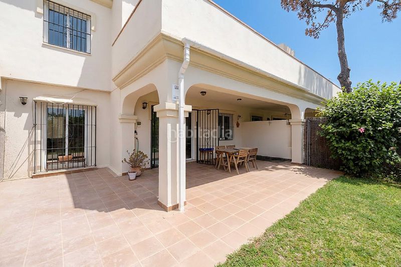 Foto 5f561593-e443-4686-9585-422fc9975ca8. Casa adossada amb xemeneia calefacció aparcament piscina a Marbella