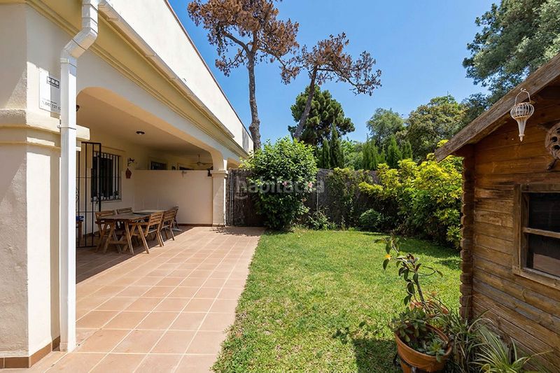 Foto 6d6e24c5-e8ff-4e72-9a61-1e52c880020e. Casa adossada amb xemeneia calefacció aparcament piscina a Marbella