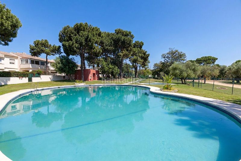 Foto aaafe704-c3e7-458f-a5cf-217722bfc3cc. Casa adossada amb xemeneia calefacció aparcament piscina a Marbella