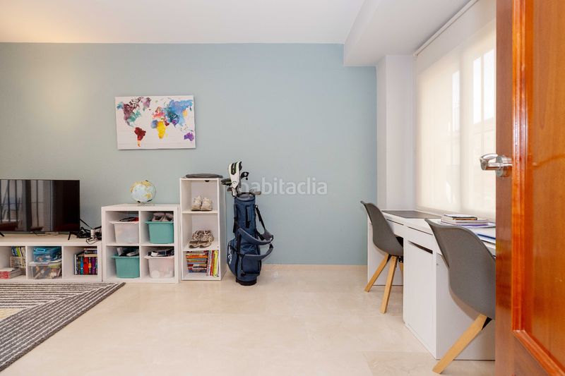 Foto aed8d7dc-e1a8-4d75-b8cd-aa943294f83a. Casa adossada amb xemeneia calefacció aparcament piscina a Marbella