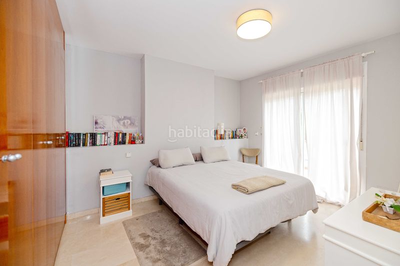 Foto c1663e1d-1f8d-4d18-9735-b57d9aab2e00. Casa adossada amb xemeneia calefacció aparcament piscina a Marbella