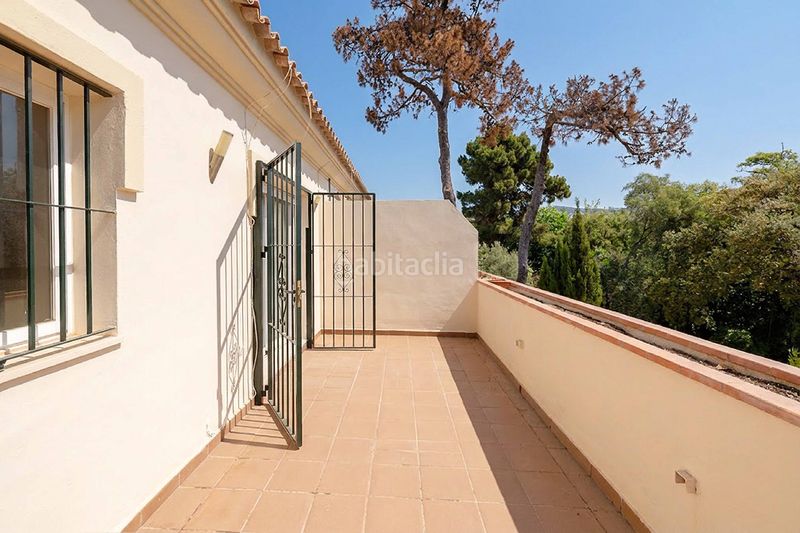 Foto d41f16db-7eb5-4ef4-b764-5173846fe04c. Casa adossada amb xemeneia calefacció aparcament piscina a Marbella