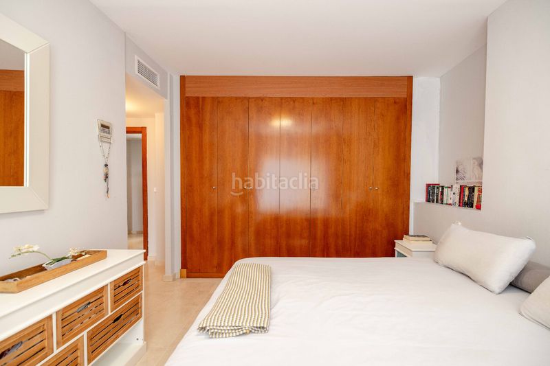 Foto efc1afea-be9f-4c7d-9d42-ce2d449bf7ba. Casa adossada amb xemeneia calefacció aparcament piscina a Marbella