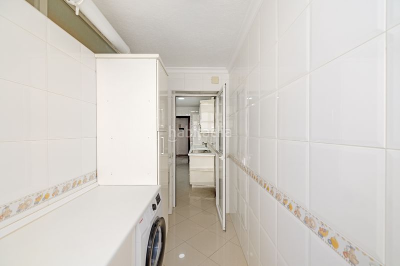 Foto db14a239-3855-4952-98dc-e0df67d613d5. Pis amb aparcament piscina a Playa de la Fontanilla Marbella