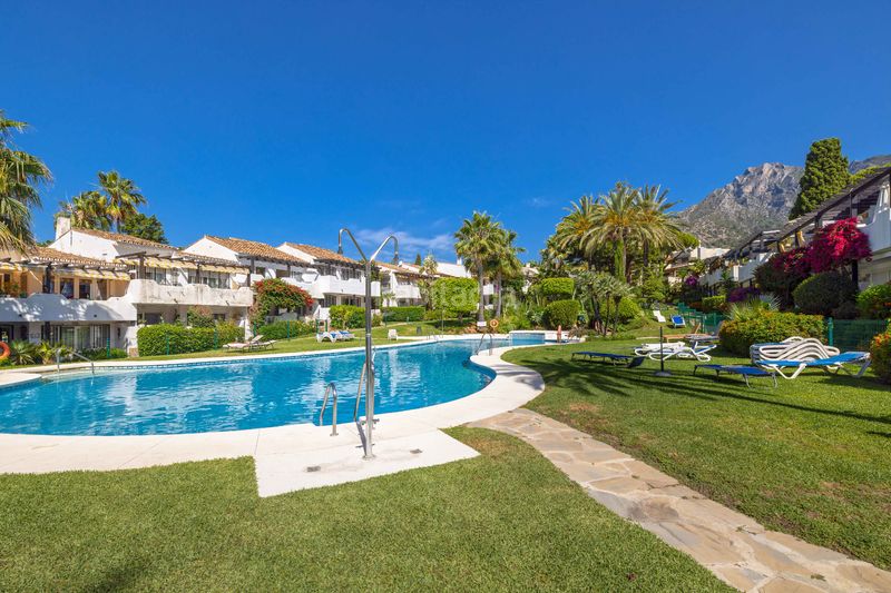 Foto 5231bcf9-6f8f-4179-8d4a-5fc7ce69780e. Planta baixa amb piscina a Sierra Blanca Marbella