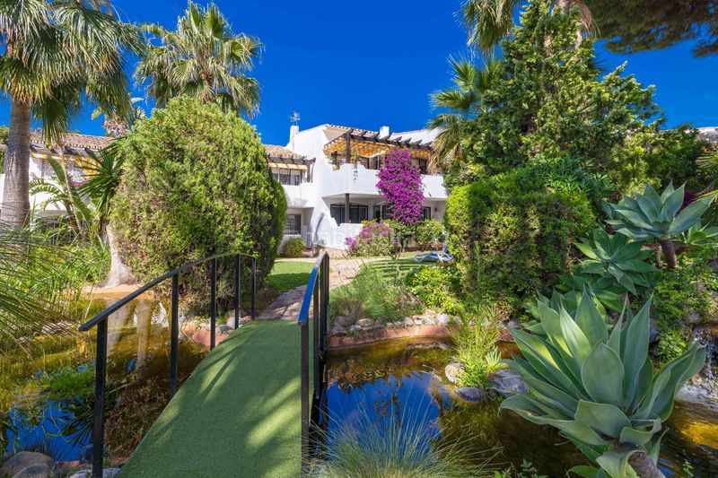Foto dcfc7124-0c33-444a-86b0-fb44fc87f7fa. Planta baixa amb piscina a Sierra Blanca Marbella
