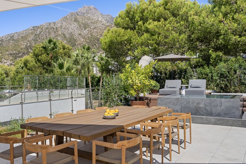 Foto 00d26cb0-0d3b-4671-a207-2143f639a42b. Casa pareada chalet pareado en Sierra Blanca en Sierra Blanca Marbella