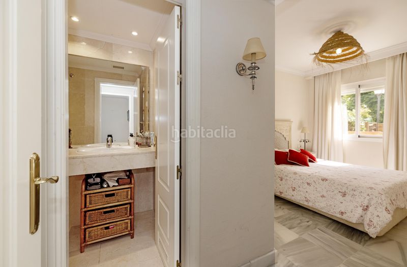 Foto 0ee1ef9a-eab9-4982-98e1-71577b7ab1f7. Planta baixa amb calefacció aparcament piscina a Marbella